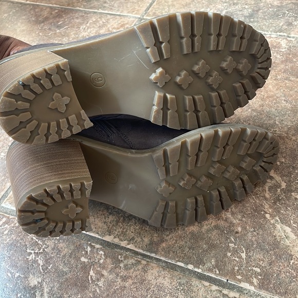 Universal Threads Boots - Picture 4 of 5
